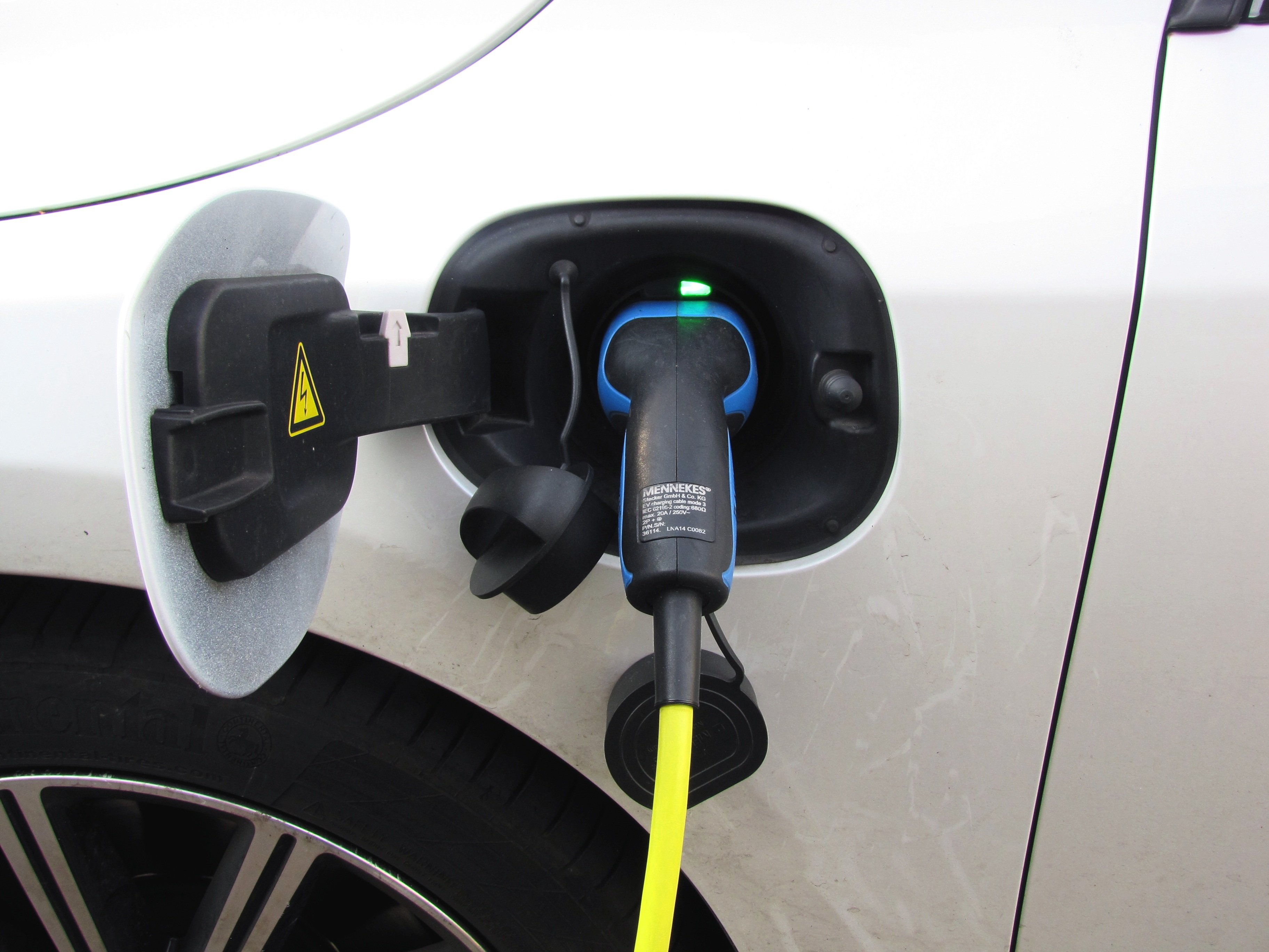 Electric vehicle charging port